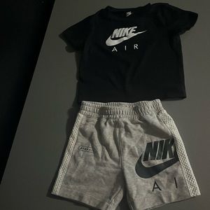 Toddlers 2 piece Nike set size 24 months